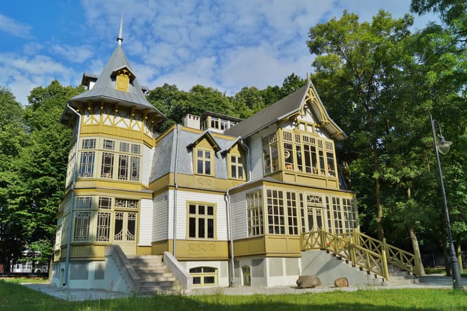 Marvel at the beautiful architecture of the Willa Szai Swiatlowskiego