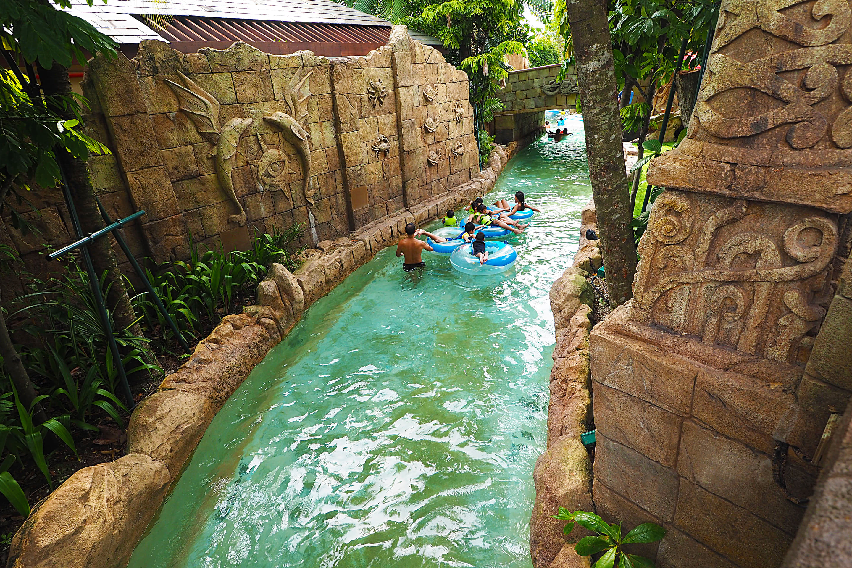 Children splashing in Adventure Cove Waterpark's wave pool