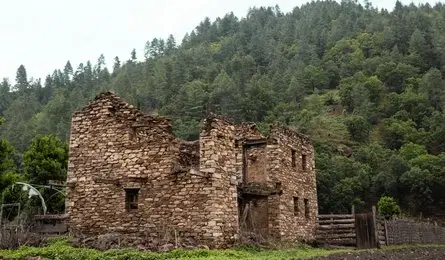 Roam the Stone Alleys Like a Time Traveller