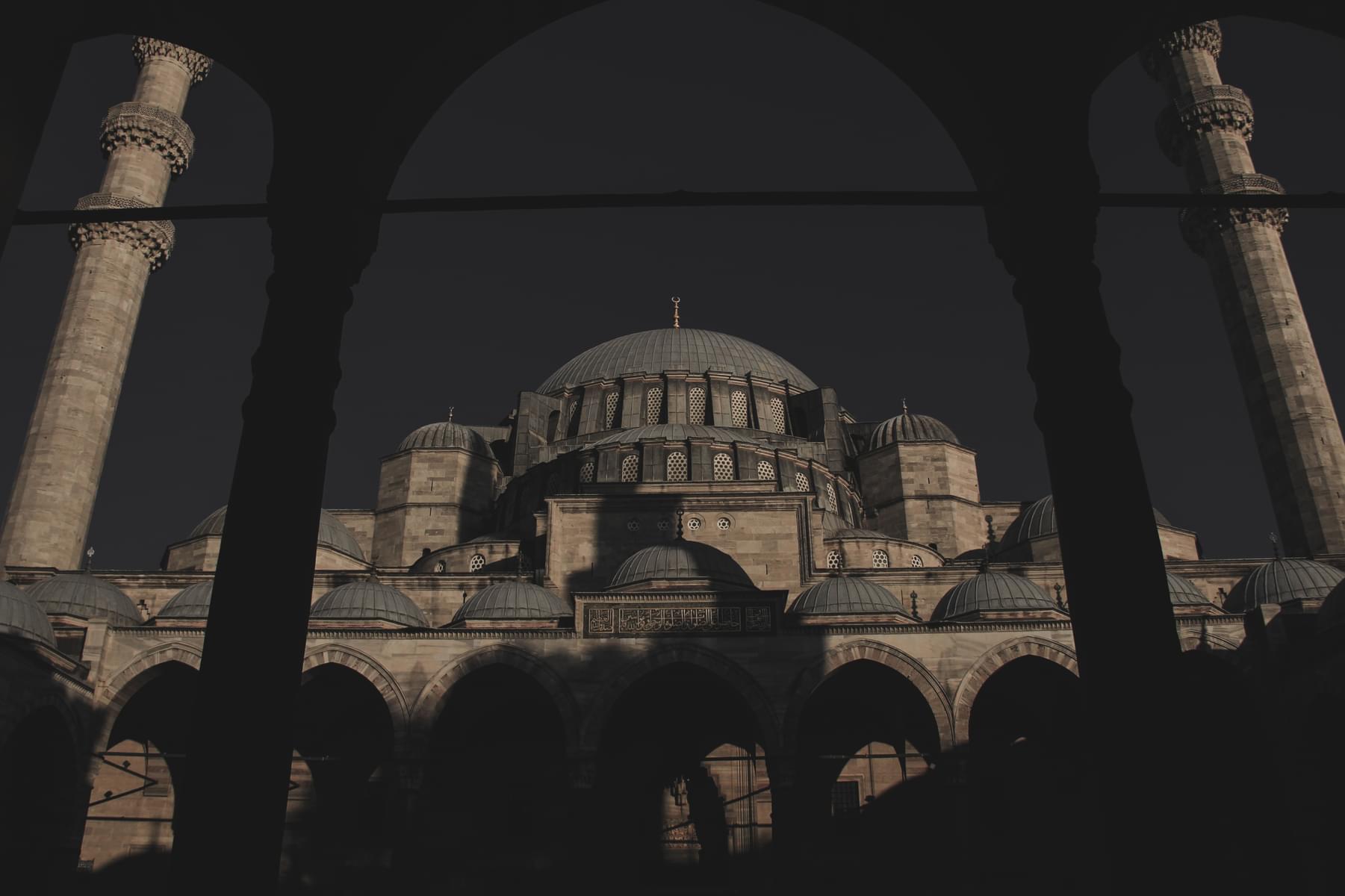 Admire the Architecture of the Süleymaniye Mosque