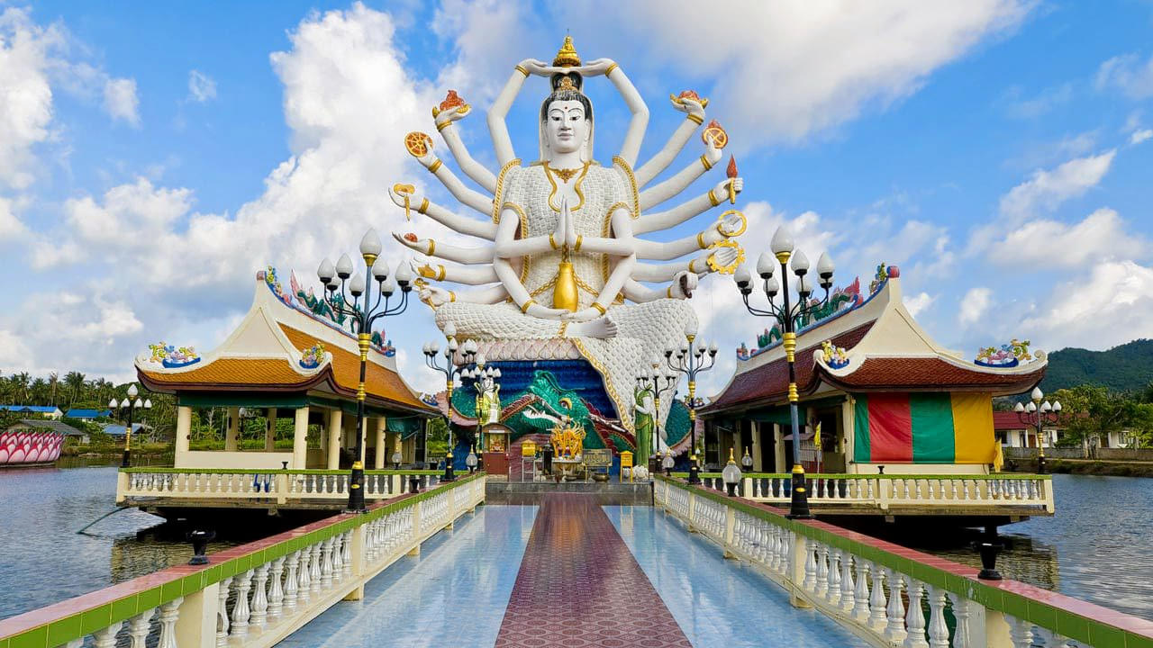 Wat Plai Laem Overview