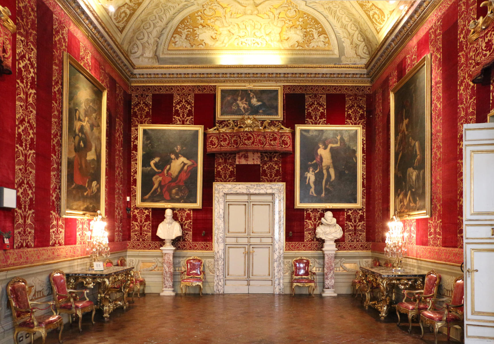 See the magnificent interior of the gallery