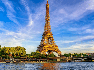 Eiffel Tower: 2nd Floor Access by Stairs- Limited Seats