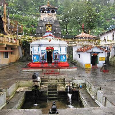 Attend the Morning Aarti at Vishwanath Temple