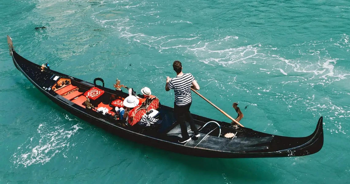 Venice Gondola Ride Image