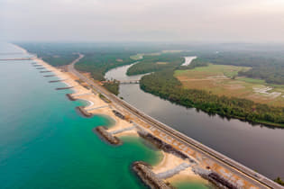 Oemblvi5m3p6p37gbkroboy3sasn 1605763168 shutterstock 1596961624