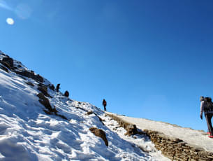 Trek towards Chandrashila Peak 