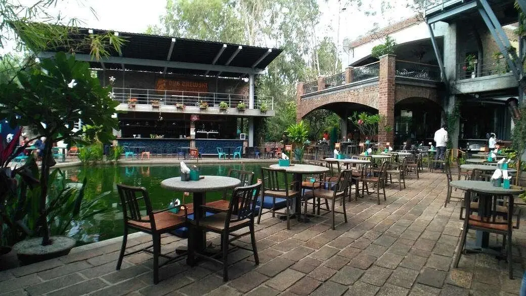 Dine by the Poolside Ambience