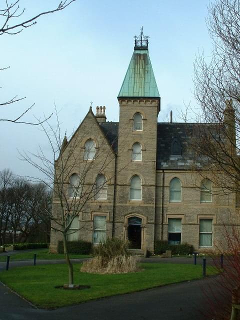 Bagshaw Museum and Wilton Park