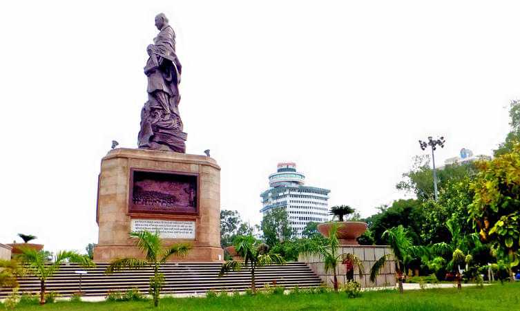 Statue Of Mahatma Gandhi Overview