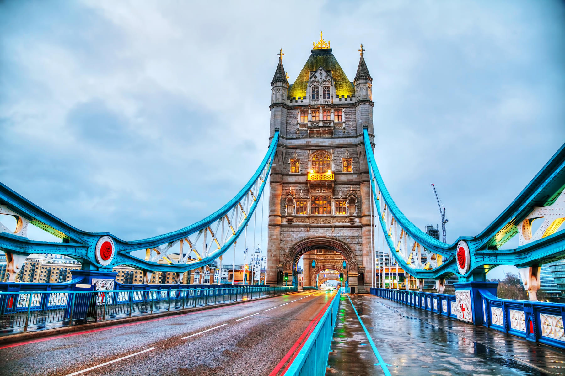 Make this trip most memorable with your loved ones at the Tower Bridge