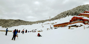 Ore8jvgl2l3h94ax4lq73dyjy054 clifftop1