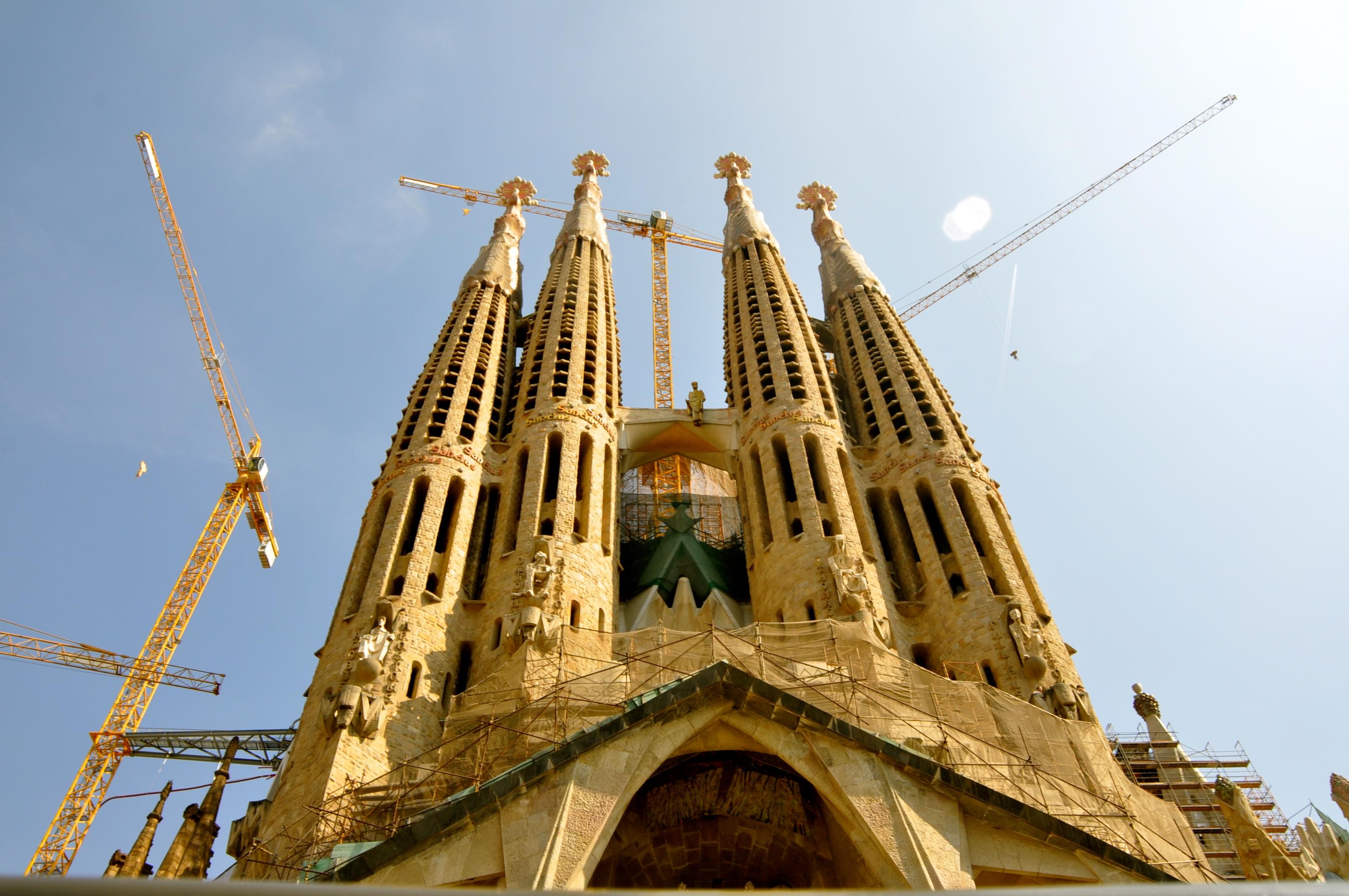 10 Fascinating La Sagrada Familia Facts: A Must-See Landmark