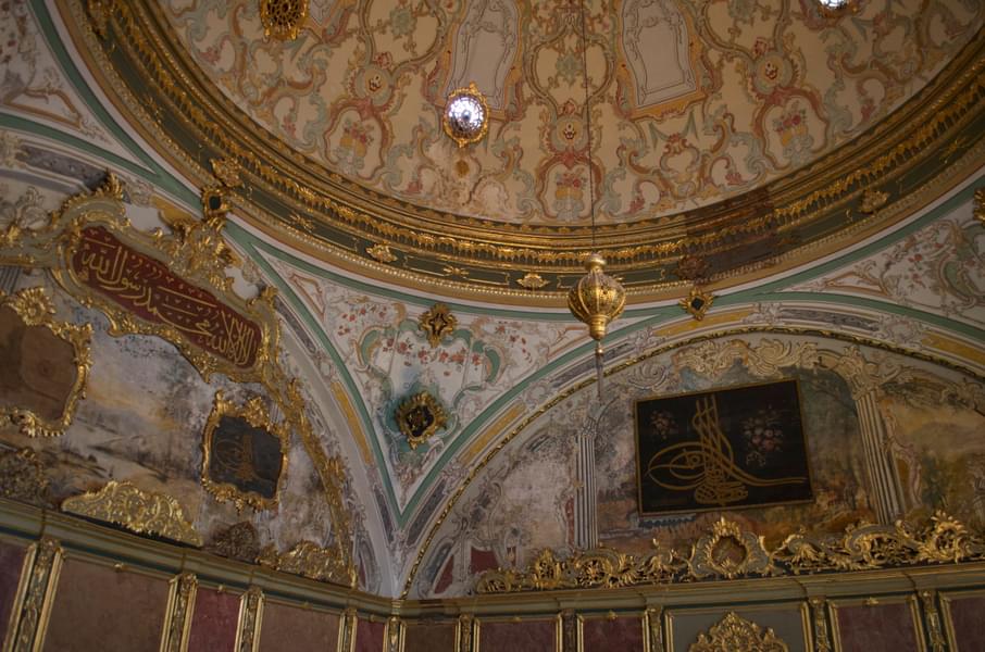 Imperial Treasury of Topkapi Palace Inside