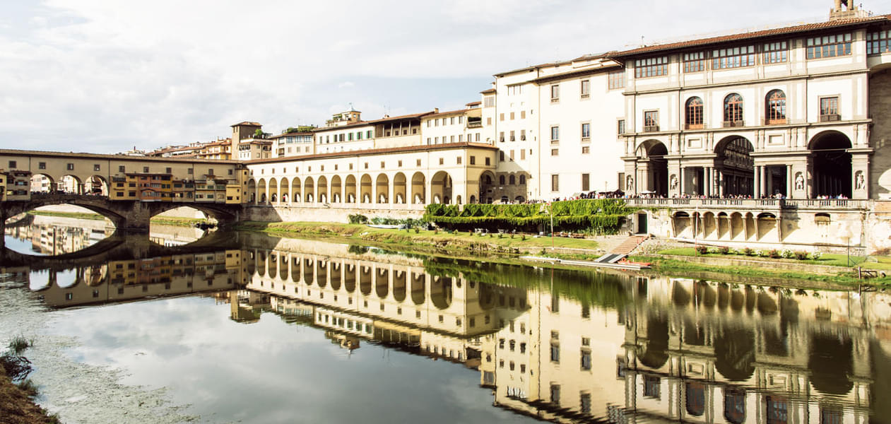 Have fun with your family and friends at the Arno river