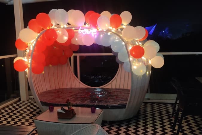 Book Candle Light Dinner in Calangute, Goa, and spend 2.5 hours with your loved one