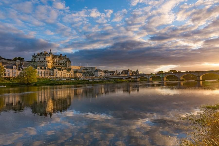 A magnificent palace on the banks of the Loire river