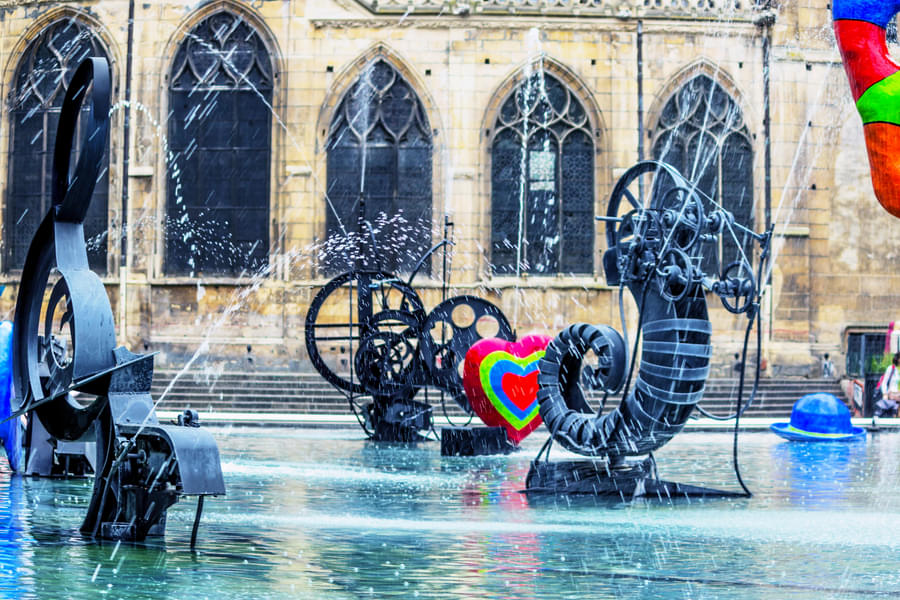 See the amazing fountains of the Pompidou Center