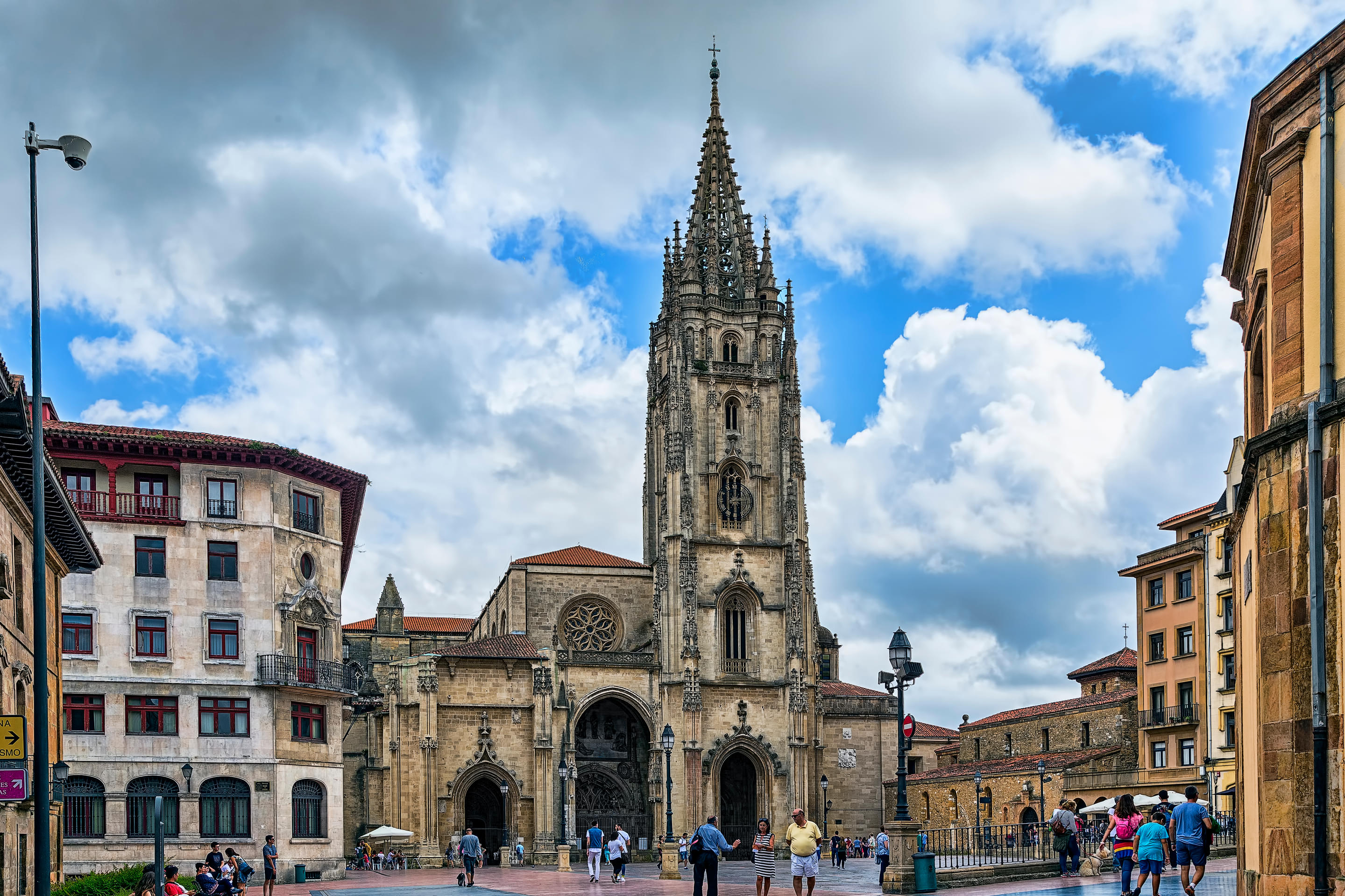 Metropolitan Cathedral of San Salvador of Oviedo Overview