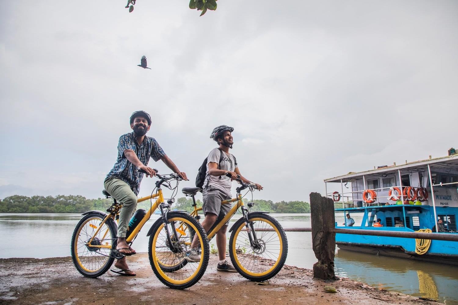  Ferry ride from Charao Island to Divar Island