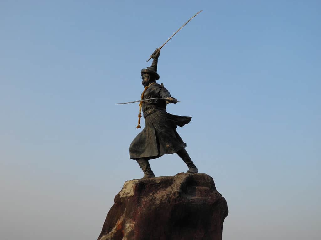 Marvel at the Statue of Murarabaji Deshpande