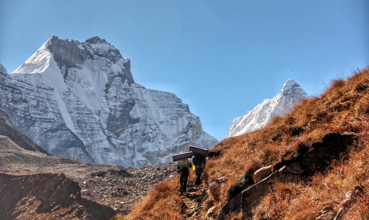 Mt Thalaysagar, Mt Bhrigupanth, Manda Parvat, Mt Jogin and Mt Gangotri.