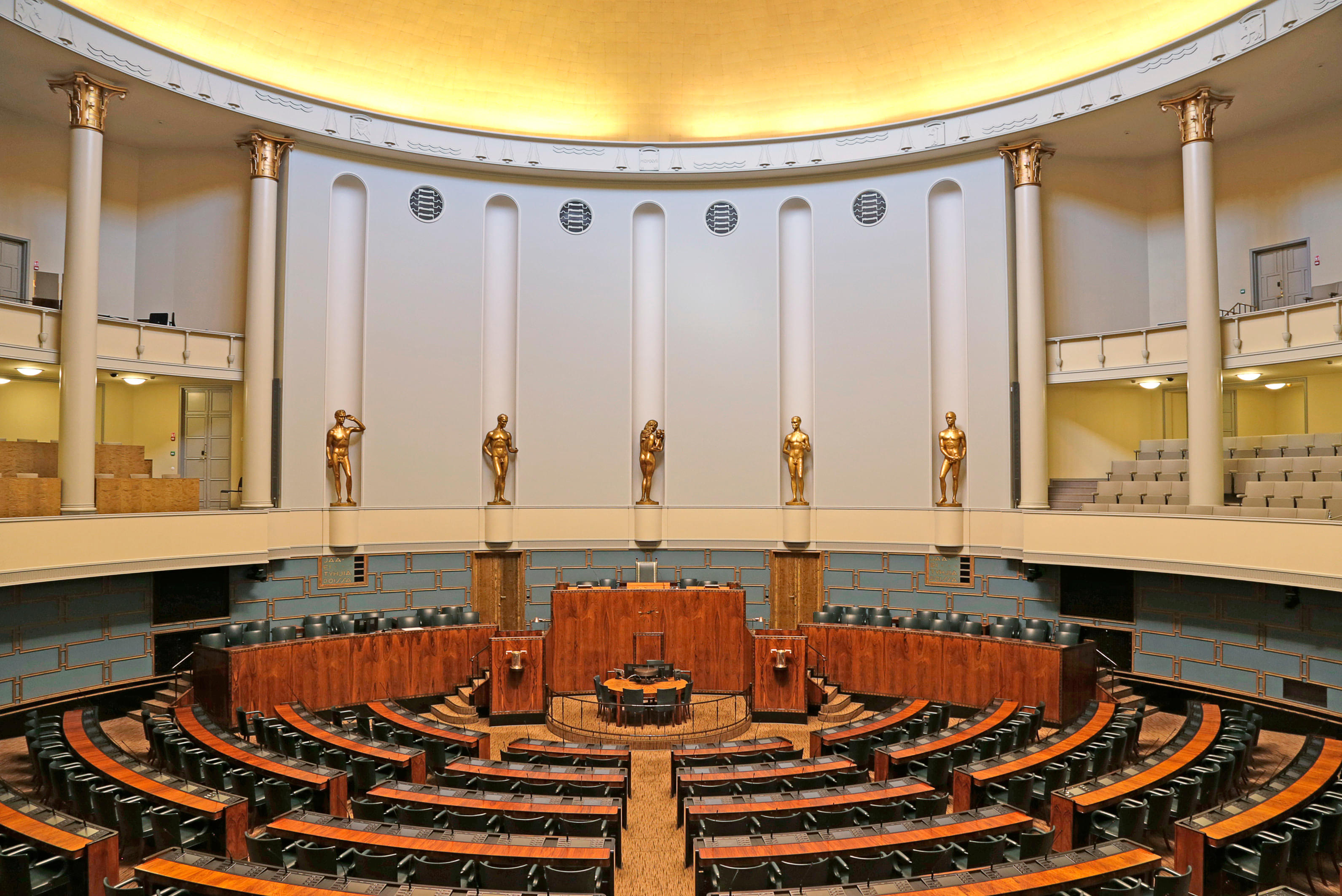 Explore the first and second floors of the Parliament