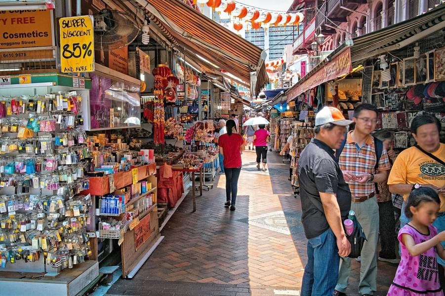 Explore the Largest Hawker Center - Chinatown Complex