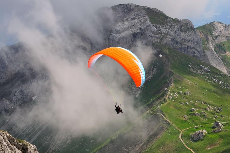 Paragliding In Darjeeling Image