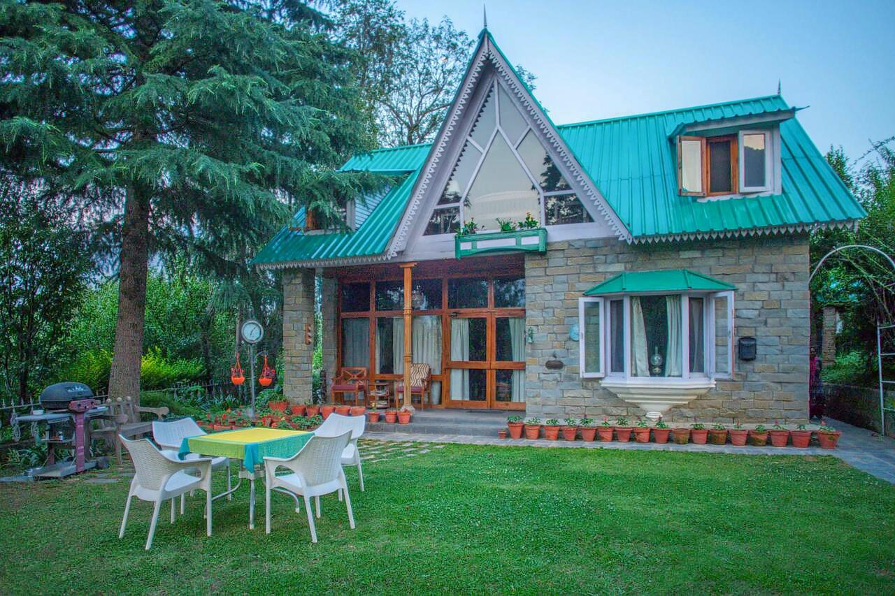Situated in the lap of nature, surrounded by apple orchards
