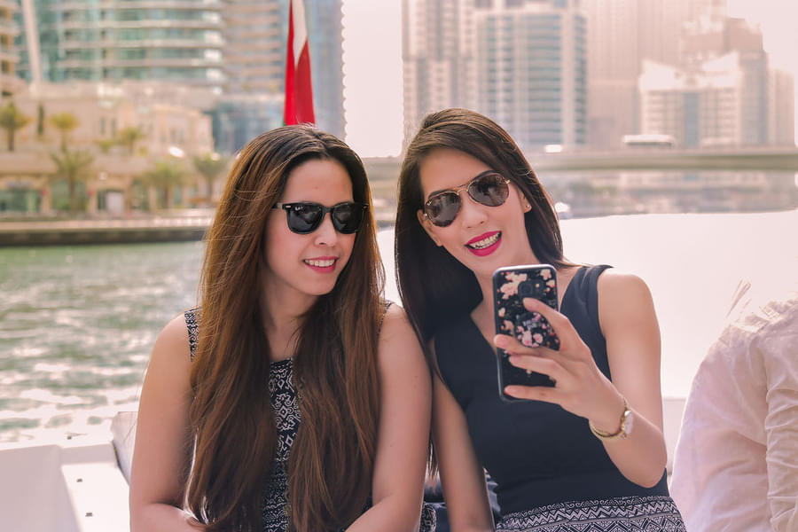 Capture amazing selfies with your loved ones
