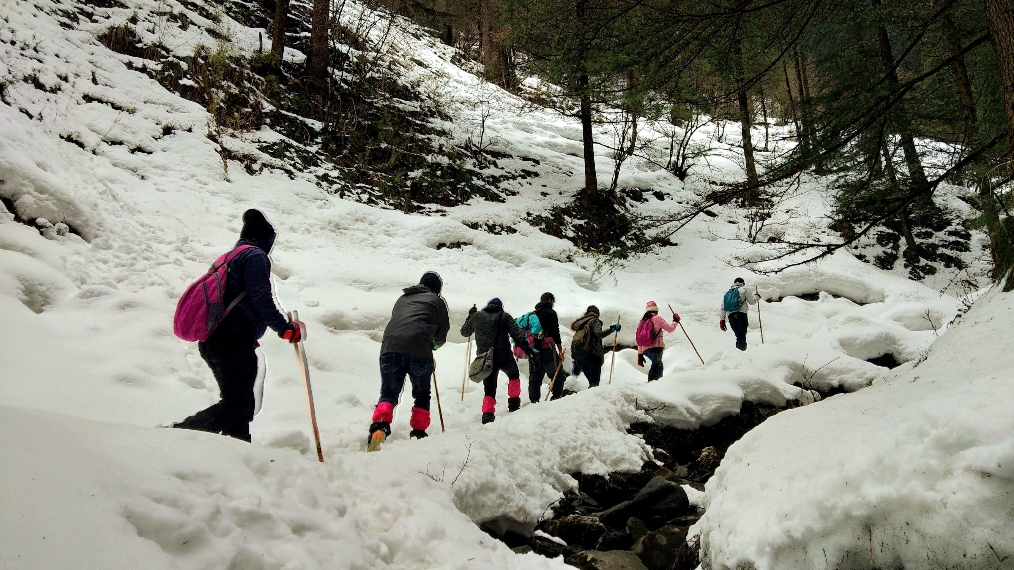 prashar lake trek in winters