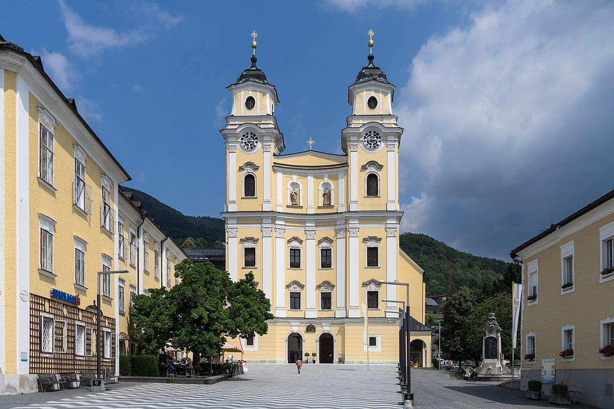 Mondsee Cathedral Overview