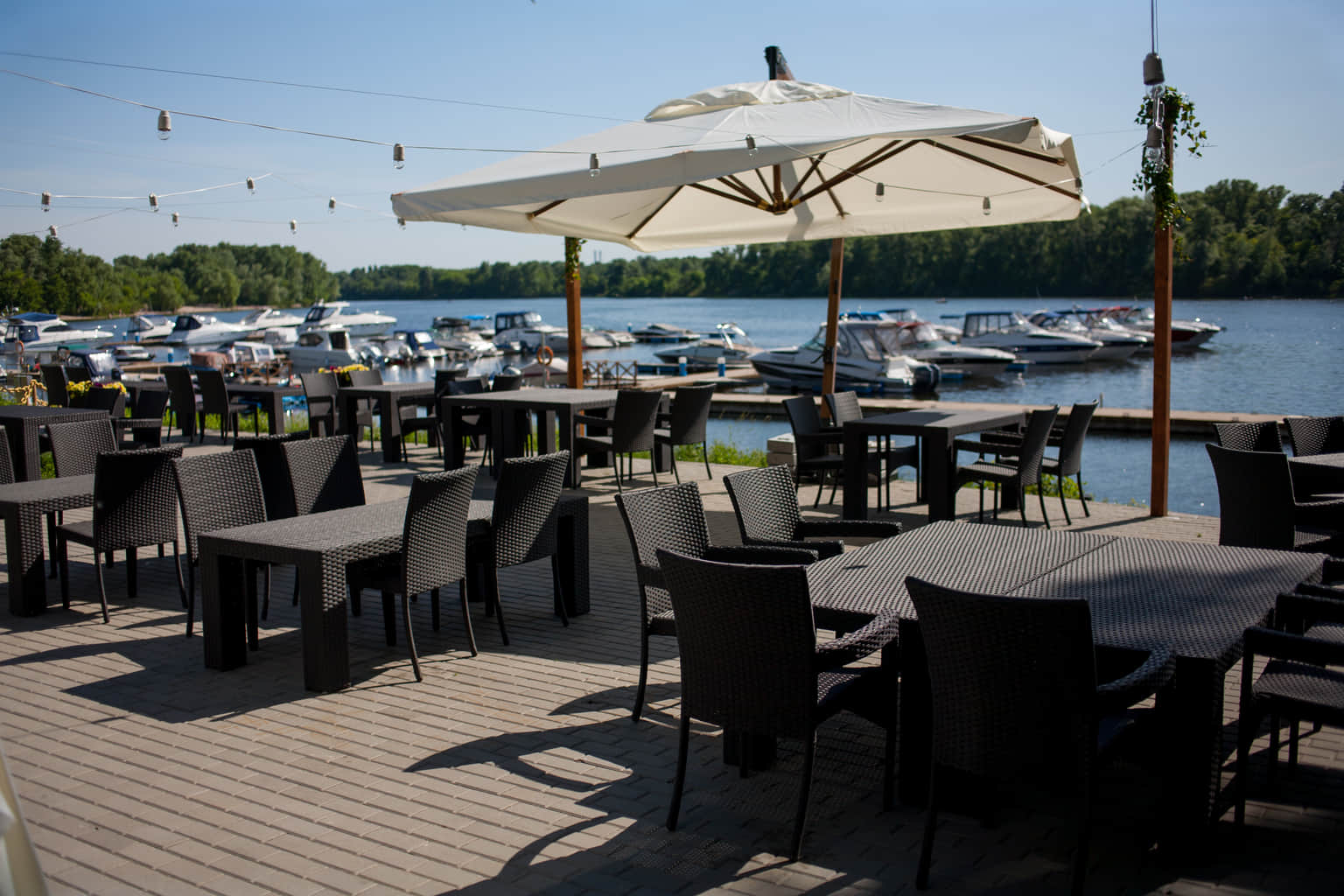 Have breakfast at Dubai Marina Yacht Club