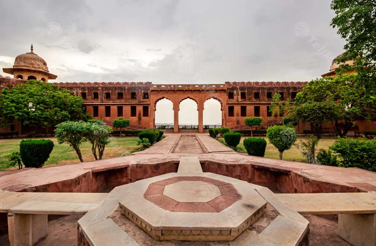 Walk Through the Persian Gardens