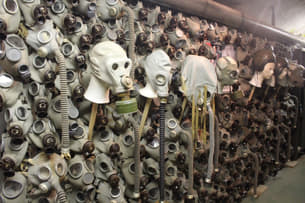 Q0wl2yws0q2tn9l167imr81xgj2i gasmask%20in%20nuclear%20bunker%20museum