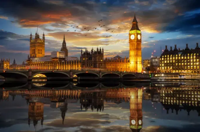 Witness the scenic Big Ben, towering over the city at 96 meters