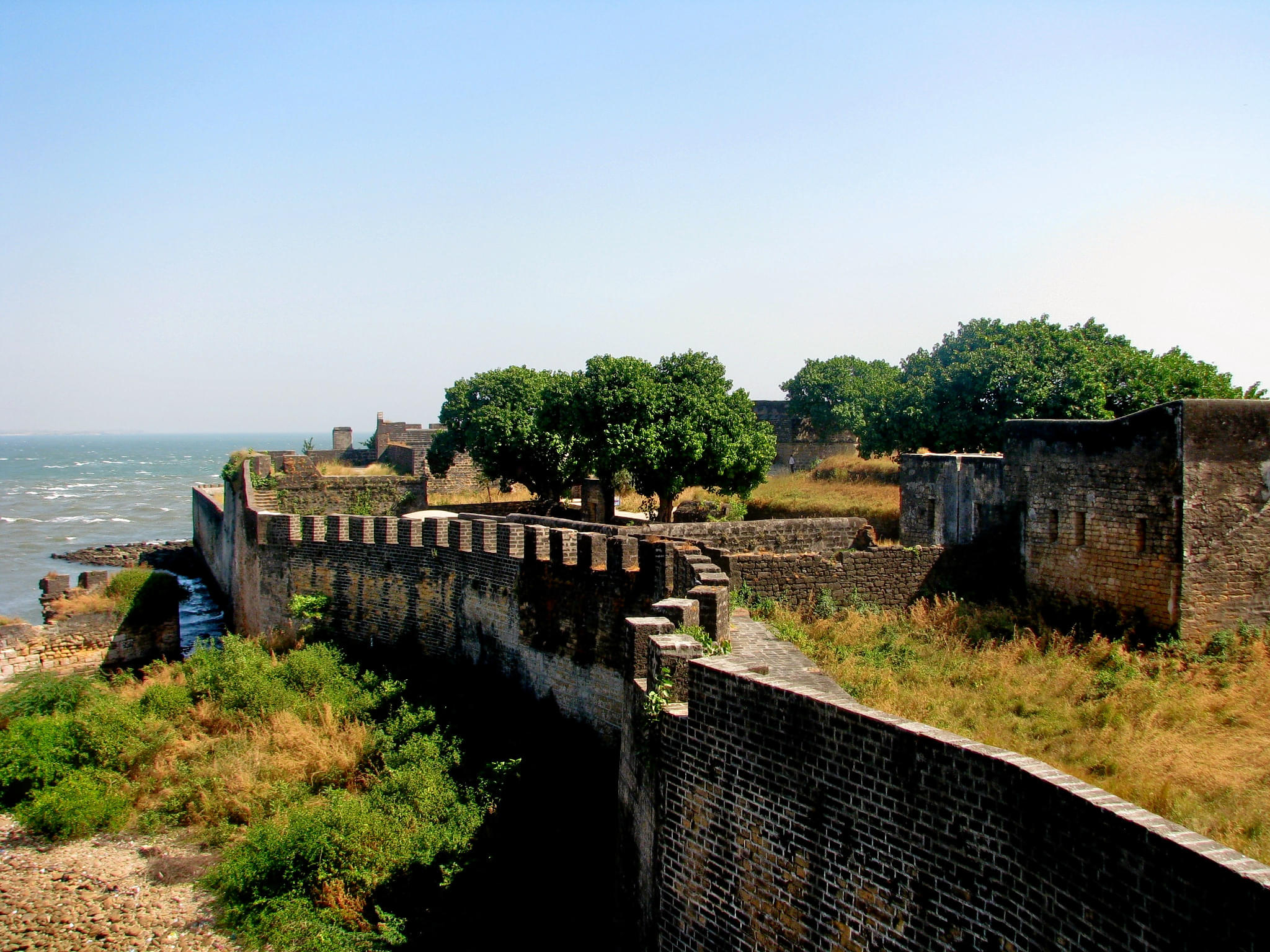 Get the best blend of greenery and architectural wonders at Diu Fort