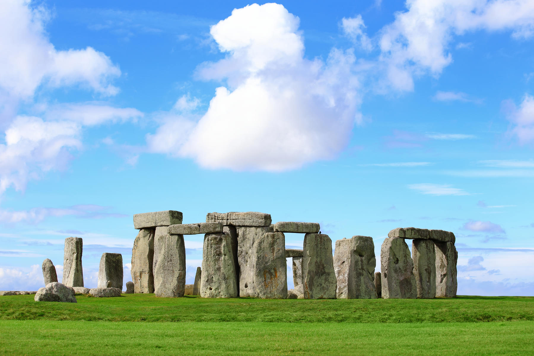 Visit Stonehenge, the most enigmatic World Heritage Sites in England 