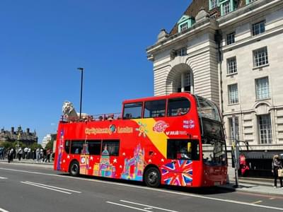 Hop-on the bus and take a tour around London with 48-hour validity