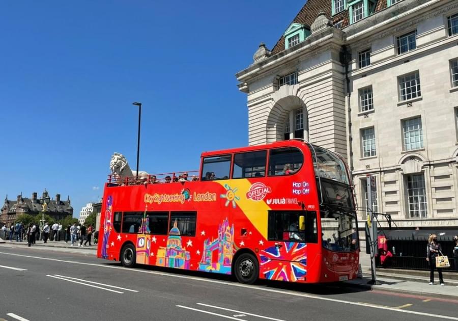 Hop-on the bus and take a tour around London with 48-hour validity