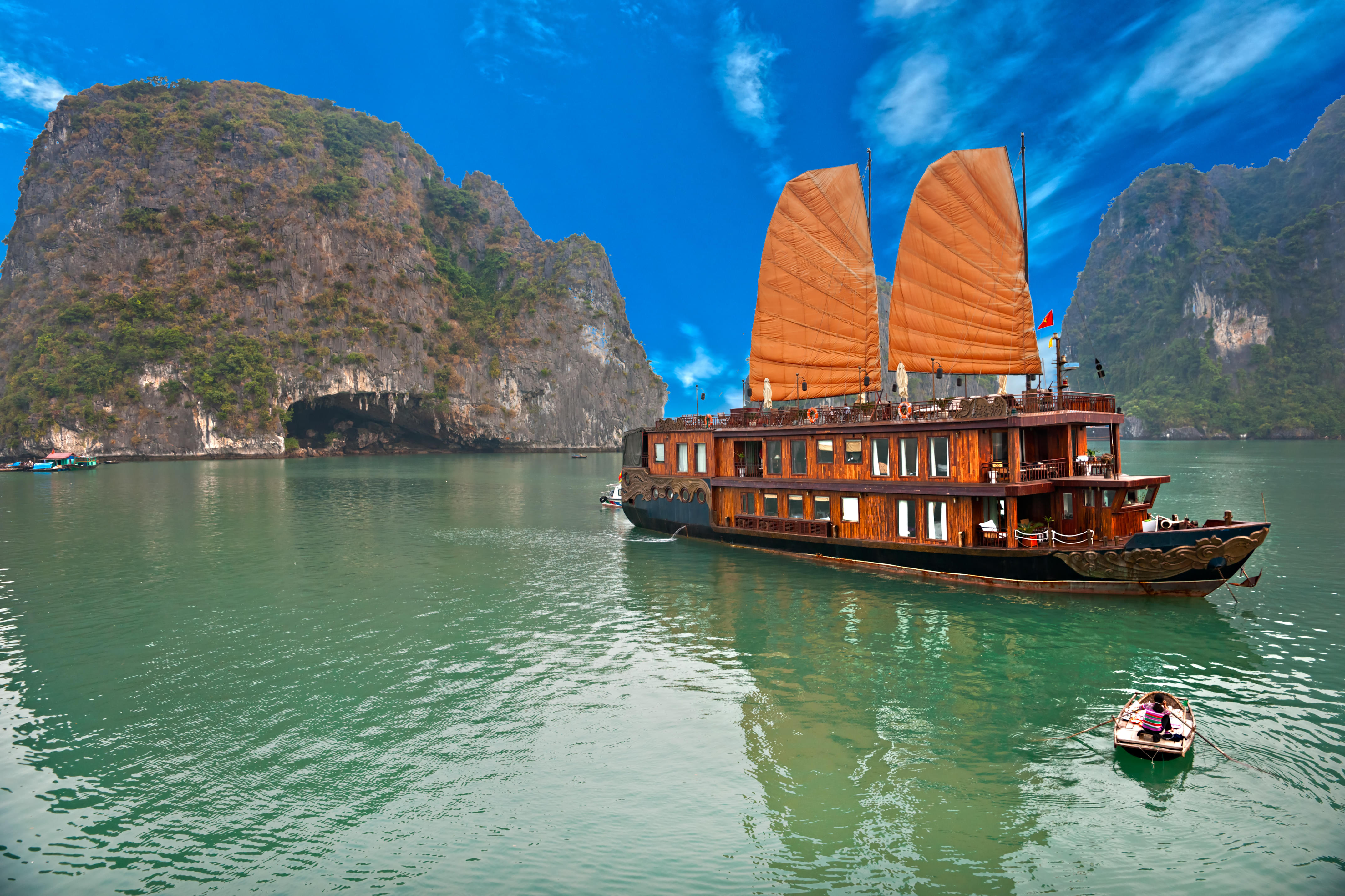 Halong Bay Tour Packages | Upto 50% Off March Mega SALE
