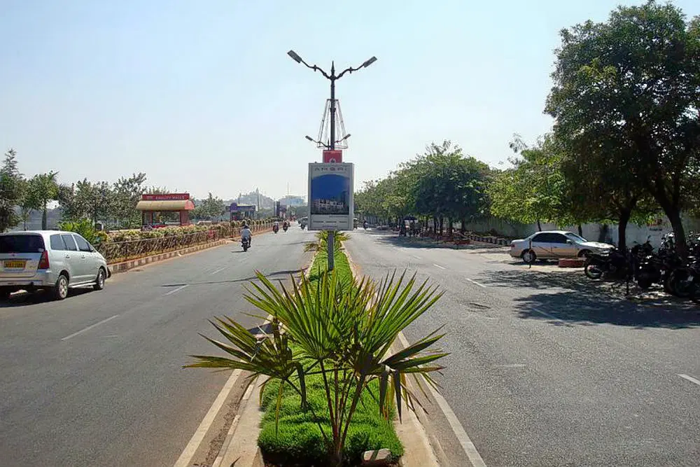 Necklace Road