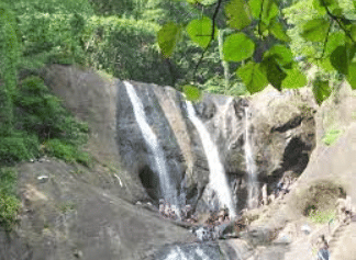  Relax at the waterfalls
