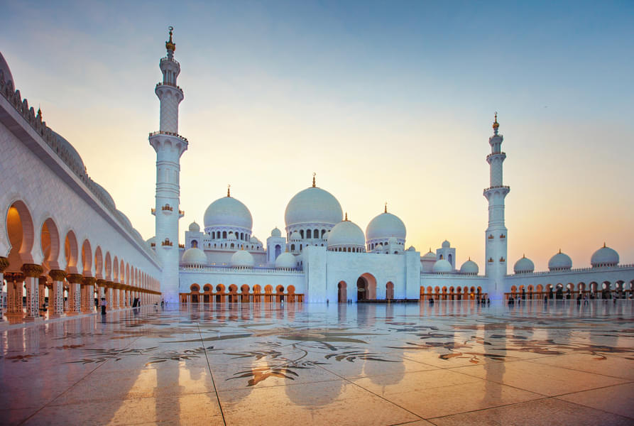 Marvel at the Islamic style of architecture of Grand Mosque