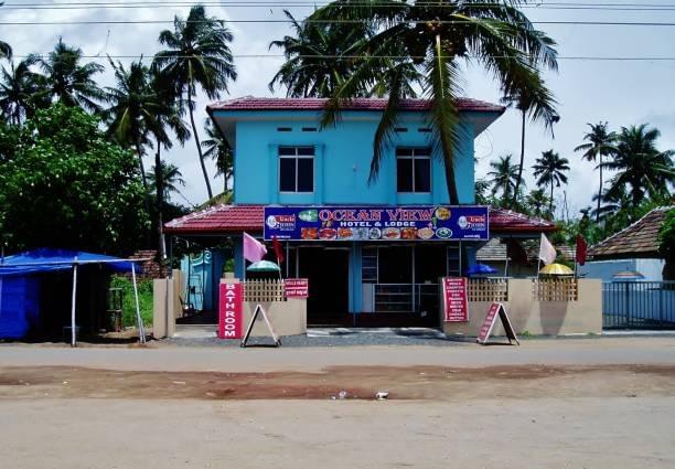 Eat Freshly Cooked Seafood Nearby