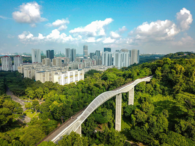 Soak in the scenic beauty of Mount Faber and the singapore skyline 