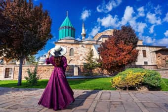 Tourist entering Mausoleum of Mevlana