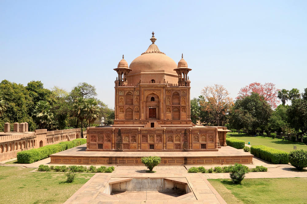 Khusro Bagh Overview