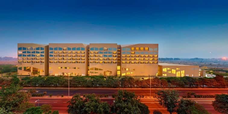 Romantic Cabana Candlelight Dinner At Taj Vivanta Delhi